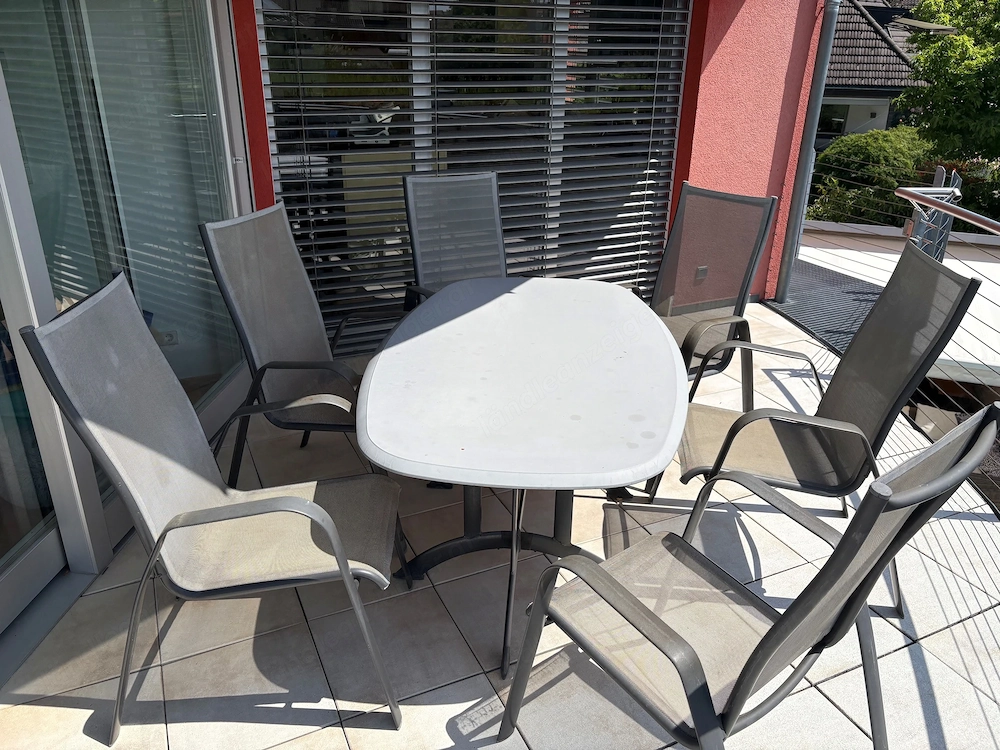 Tisch und 6 Stühle - GRATIS