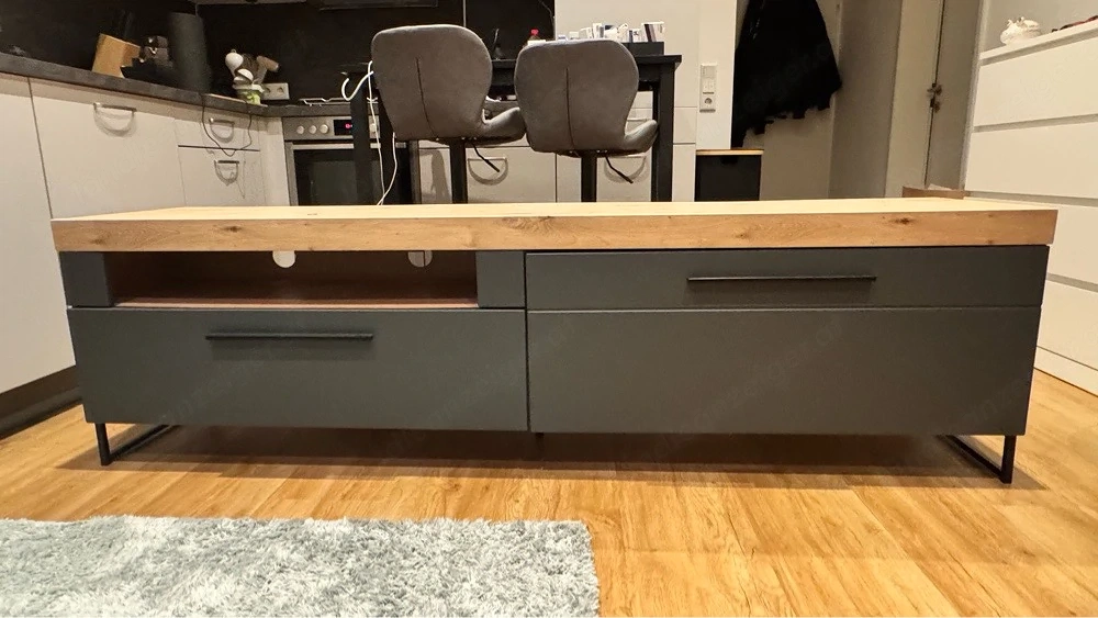 TV-lowboard
