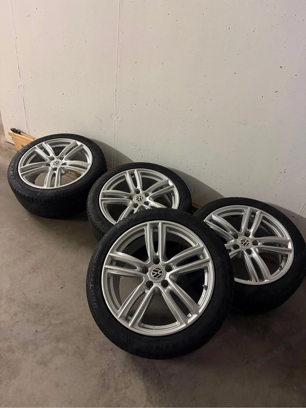 VW Alufelgen 235 45 18 zoll