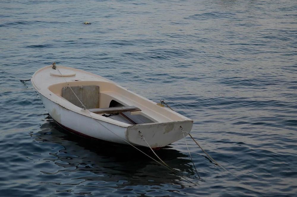 SUCHE Liegeplatz für Motorboot ab 2027