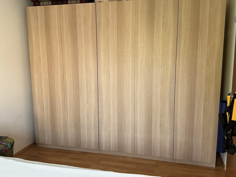Neuwertiger Schlafzimmerschrank Kleiderschrank