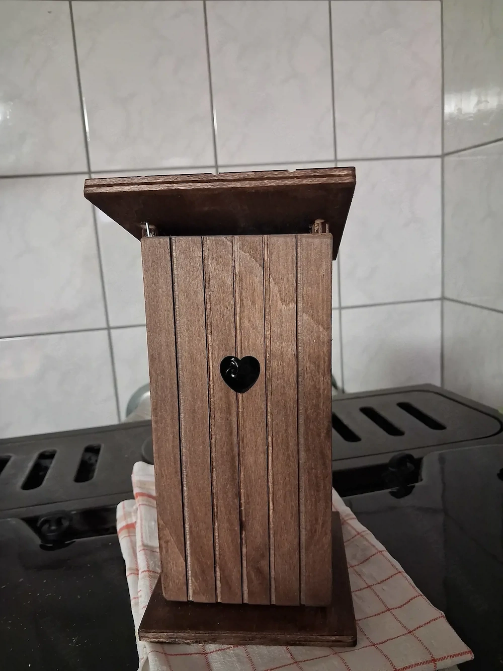 Miniaturtoilette, Plumpsklo, Scheißhaus. 