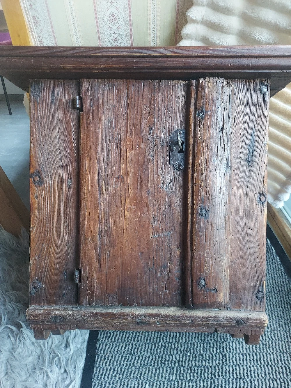 Antiker Hängeschrank