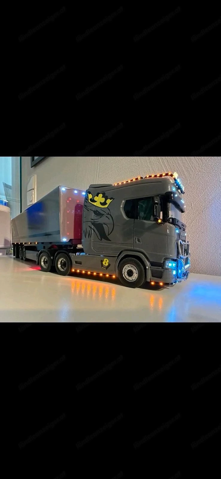 Scania V8 770S RC mit Auflieger 
