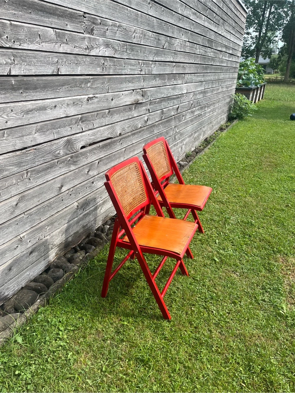 2 Stühle im netten Design