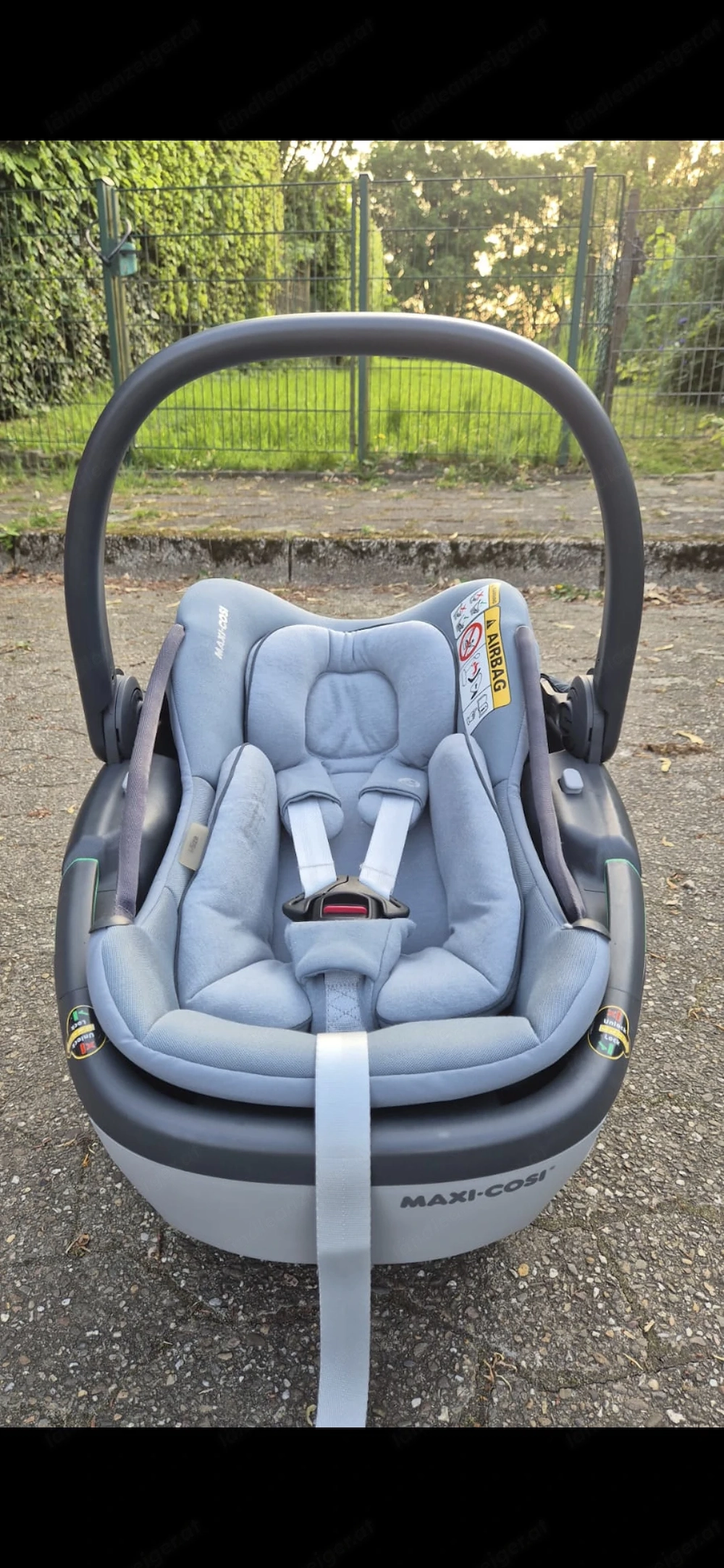 Maxi-Cosi Coral 360 mit Tragegurt