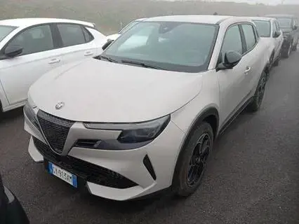 Alfa Romeo Junior 54 kWh *1 phase charging 116 kW (158 PS), Autom...