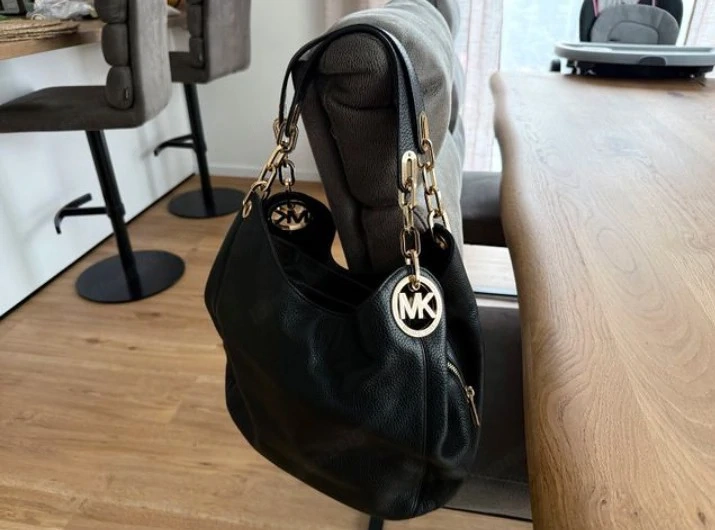 Original Michael Kors Ledertasche Schwarz mit Goldkette 