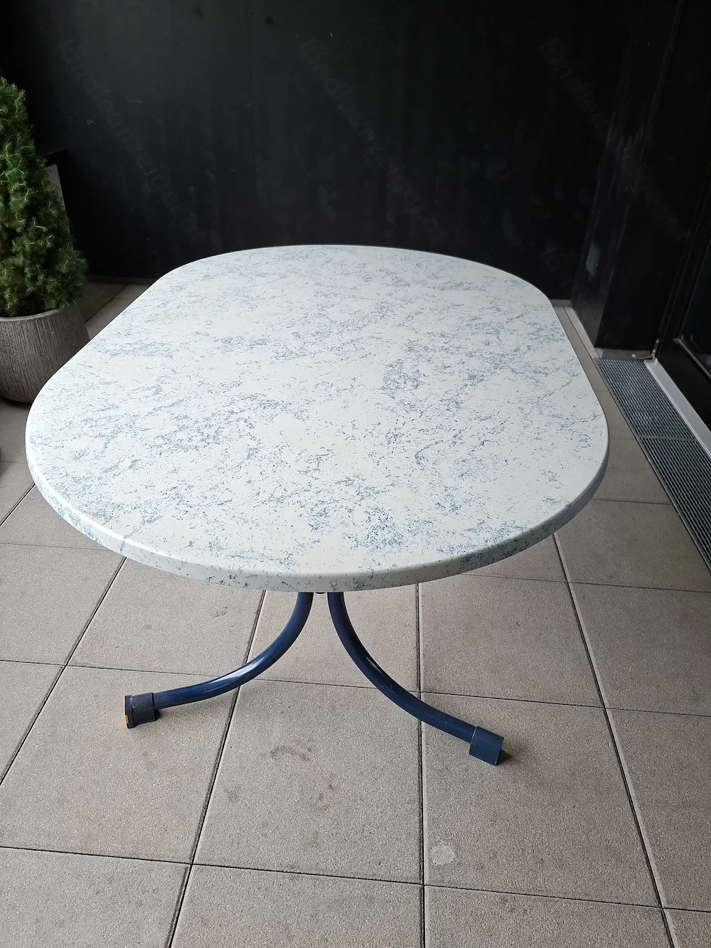 Verschenke GARTENTISCH klappbar oval