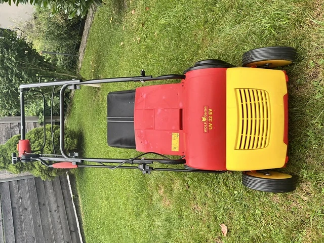Elektrischer Vertikutierer Marke Wolf UV 32 EV