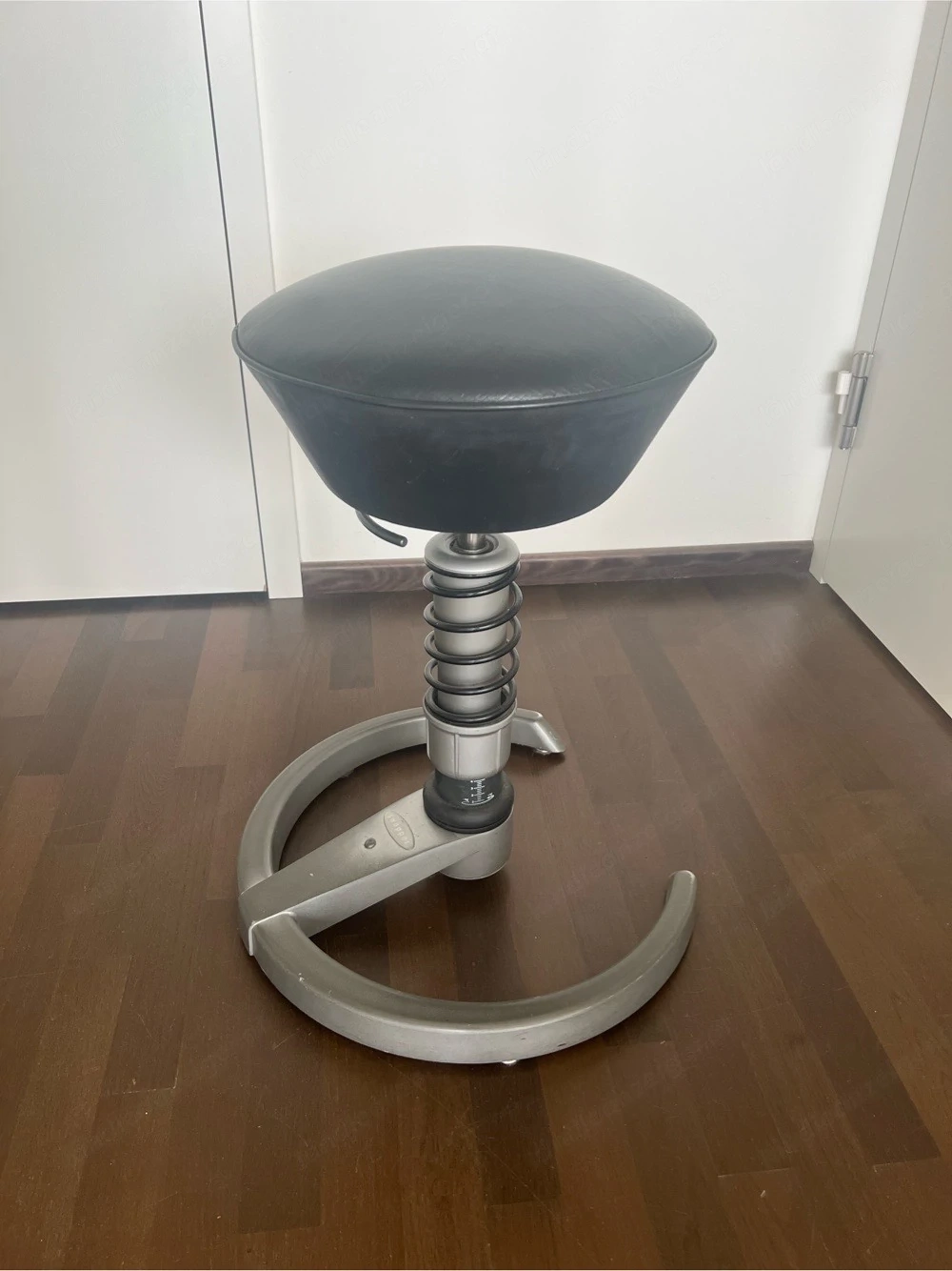 Original Swopper Hocker in Schwarz Silber   ergonomischer Sitzhocker