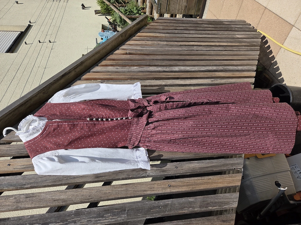 Dirndl mit Bluse Gr. 34