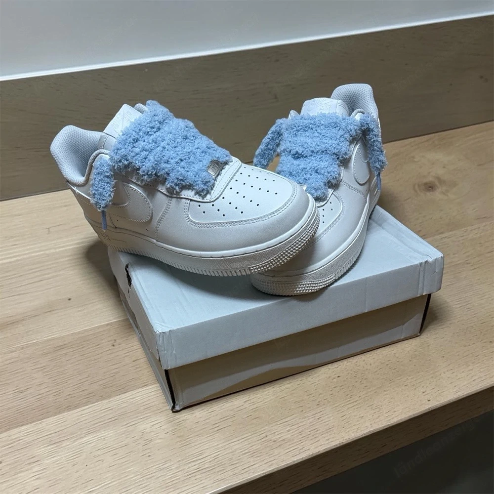 Nike Air Force 1 + Fluffy laces | Größe 42
