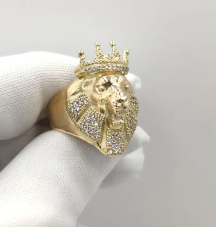 Löwenkopf aus 585er Ring ca.16g mit Zirkonia Stein