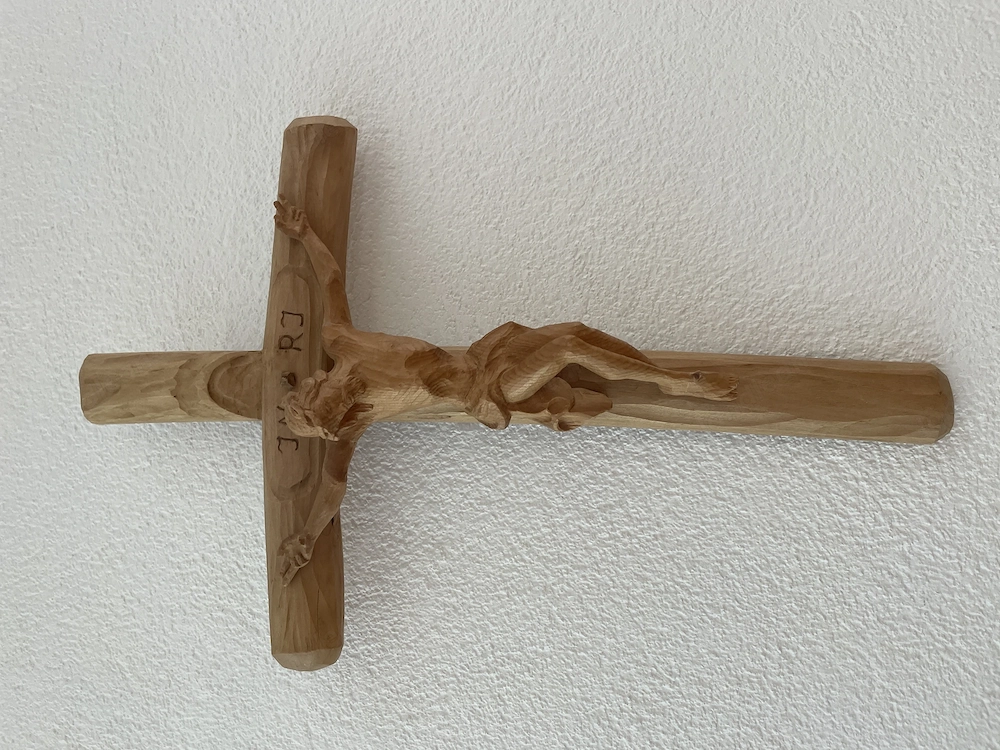 Kruzifix aus Holz handgefertigt 