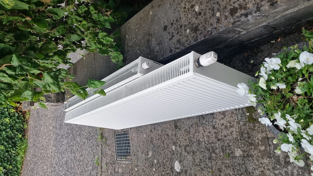 Verschenke Heizkörper 1400x605. Abzuholen in Göfis