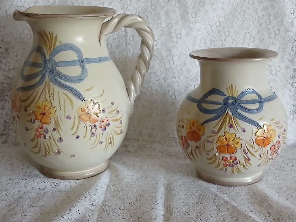 Vase und Krug von  Geschirr Mäser