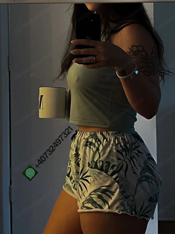 Reife, sportliche und elegante Frau