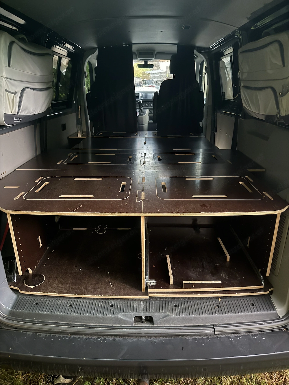 Bus-Ausbau: Modulares Stecksystem für Ladefläche (VW T6)