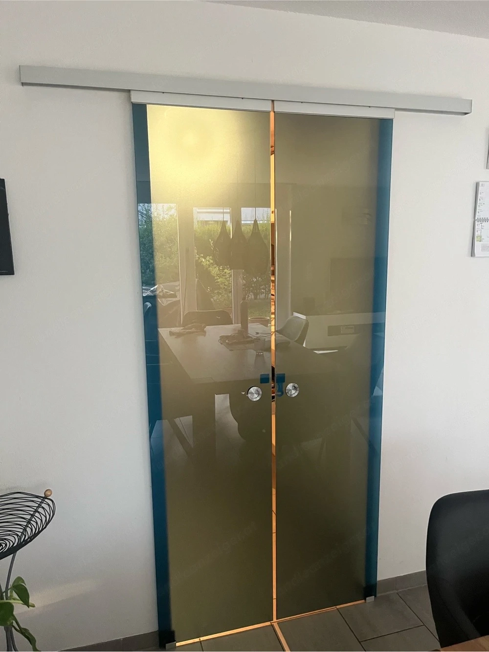  Glastüre System GM Toproll 100 bestehend aus 2 Schieber 47 cm x 200 cm mit 8 mm Blau