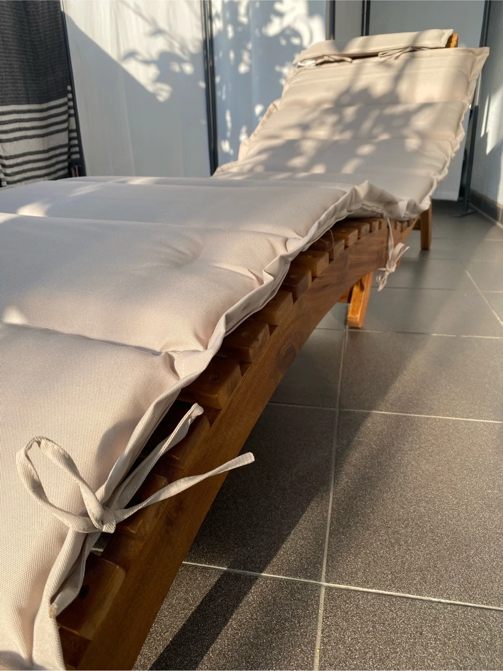 Exlusive Holzliege neu in der Verpackung