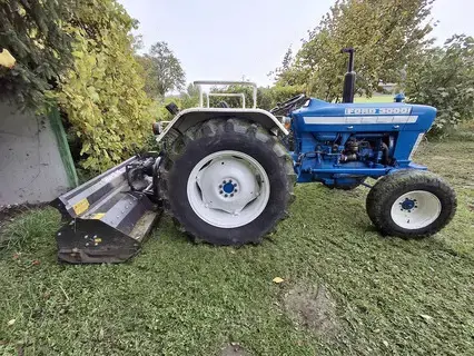 Traktor Ford 3000