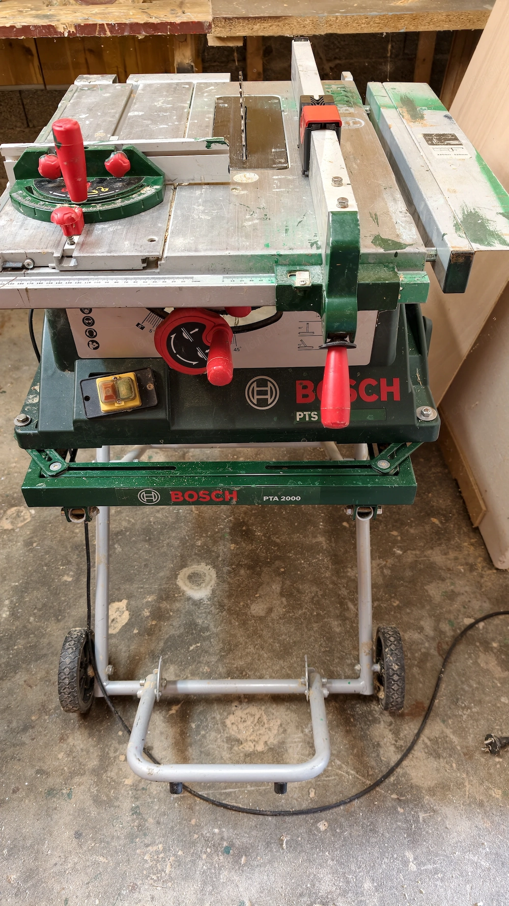 Ich verkaufe eine Bosch PTS 10 Kreissäge mit Untergestell zum selbst abholen