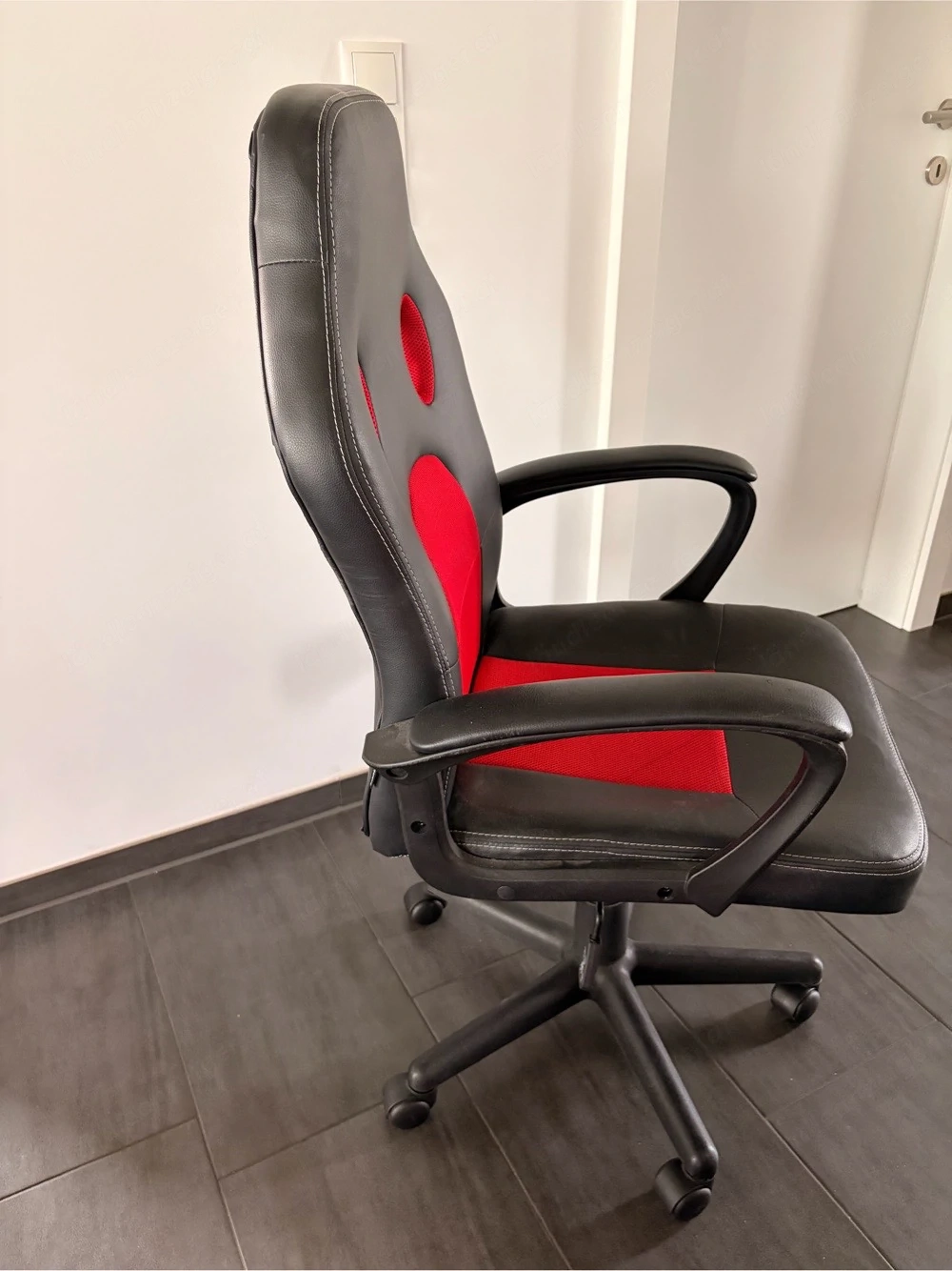 Gaming Stuhl   Racing Bürostuhl (Schwarz Rot)   Top Zustand für Homeoffice & Zocken