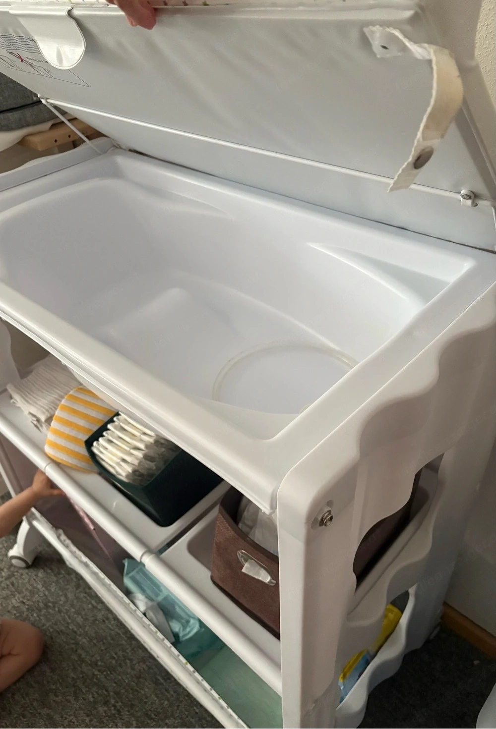 Wickeltisch mit Badewanne
