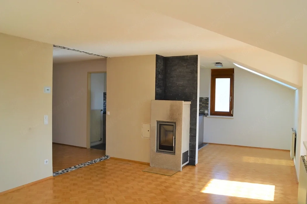Lichtdurchflutete 3-Zimmer-Dachgeschosswohnung mit Wintergarten in Bludesch