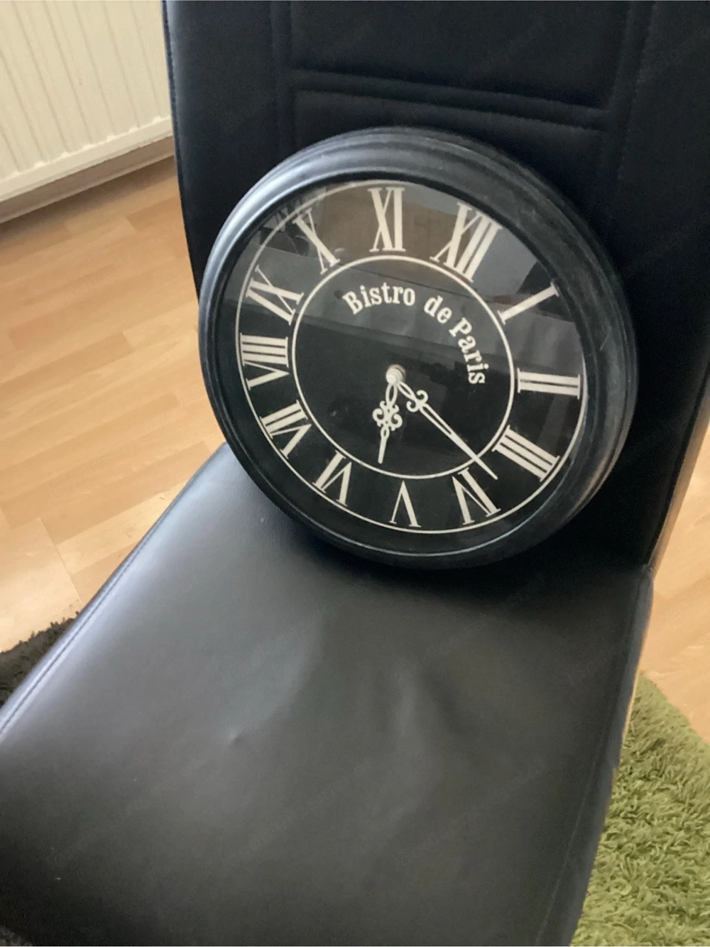 Schöne Wanduhr