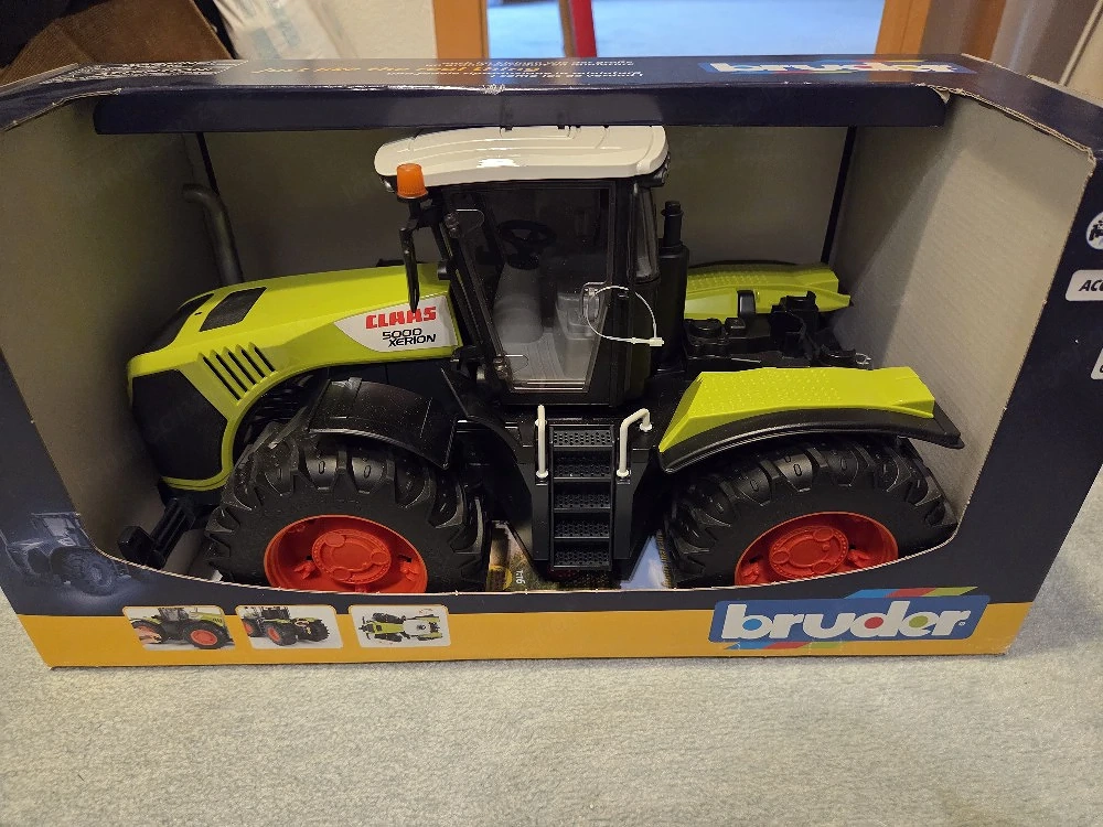 Bruder Claas 5000 Xerion Traktor NEU