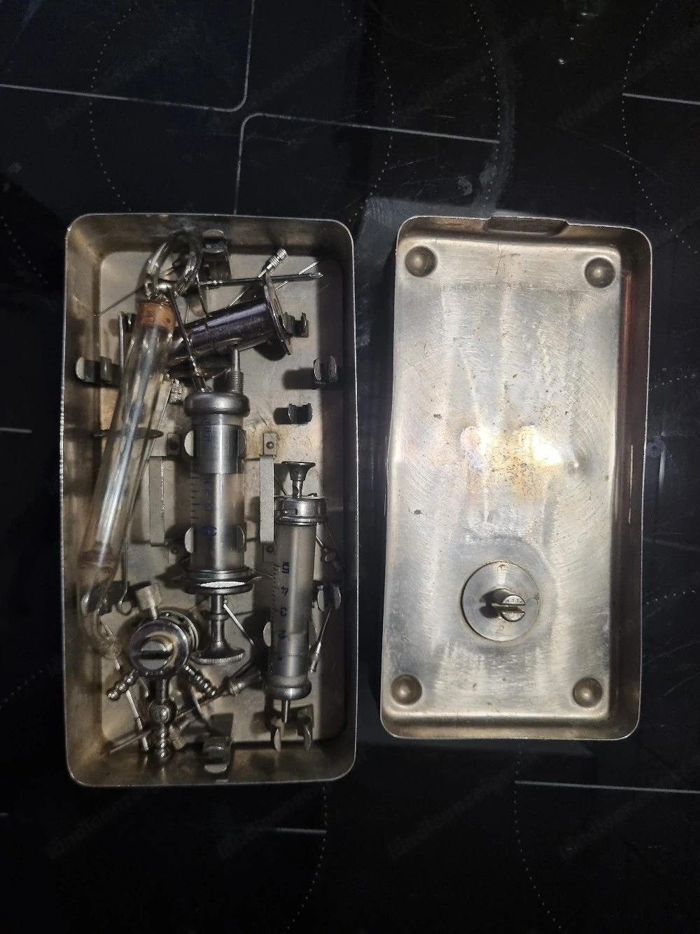 Antikes medizinisches Injektions-Set
