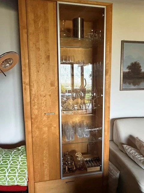 Wohnzimmerschrank