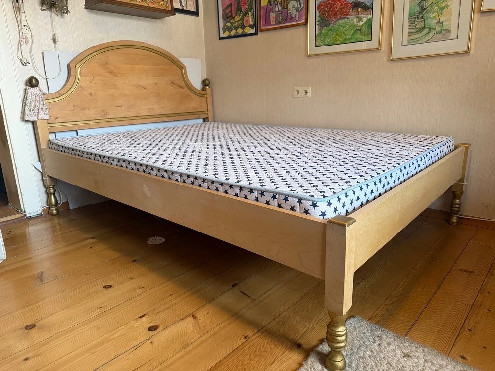 tolles Holzbett 140x200