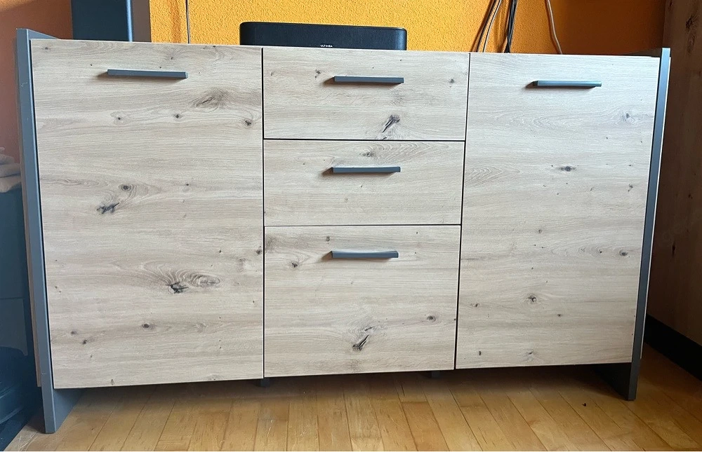 Kommode mit Vitrine zu verkaufen