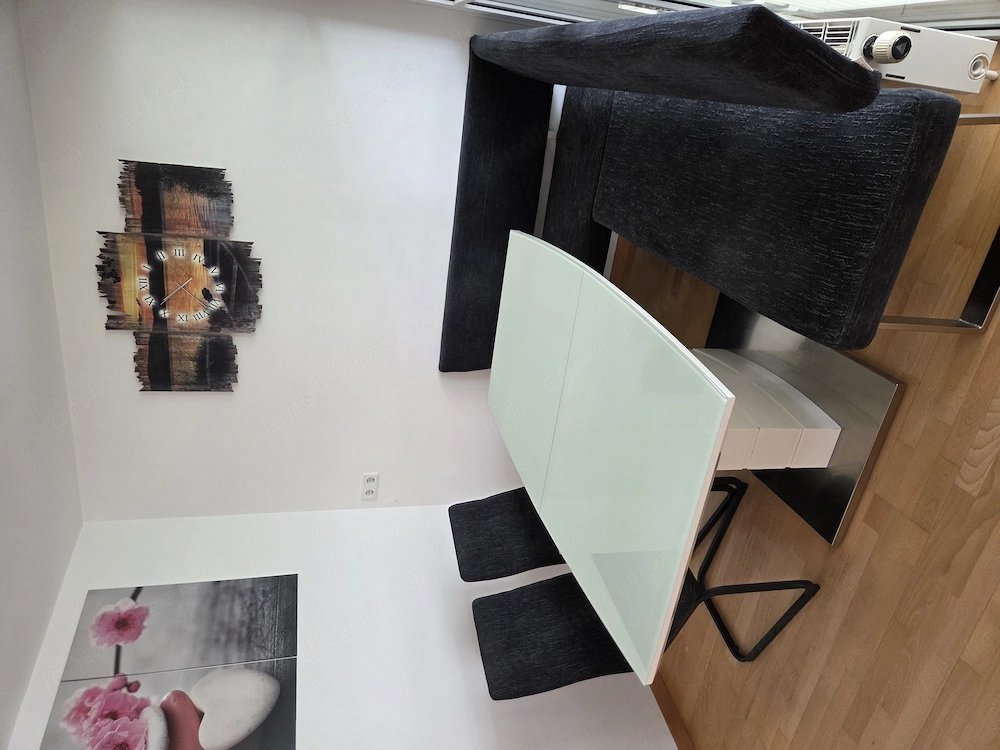 Eckbank (185cm x 140cm) mit Tisch (140cm + ausziehbar 40cm) und 2 Stühlen