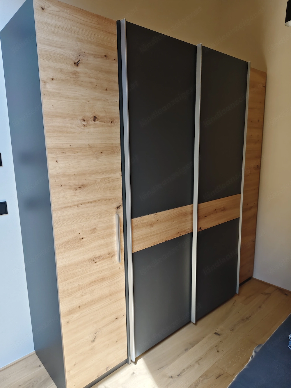 Kommode plus Kleiderschrank zu verkaufen 