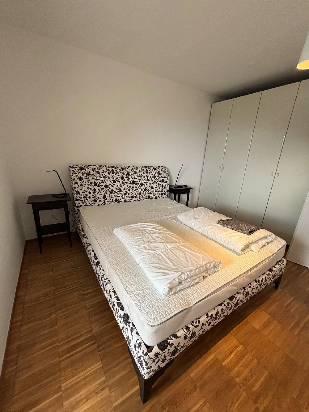 Bett mit Latenrost