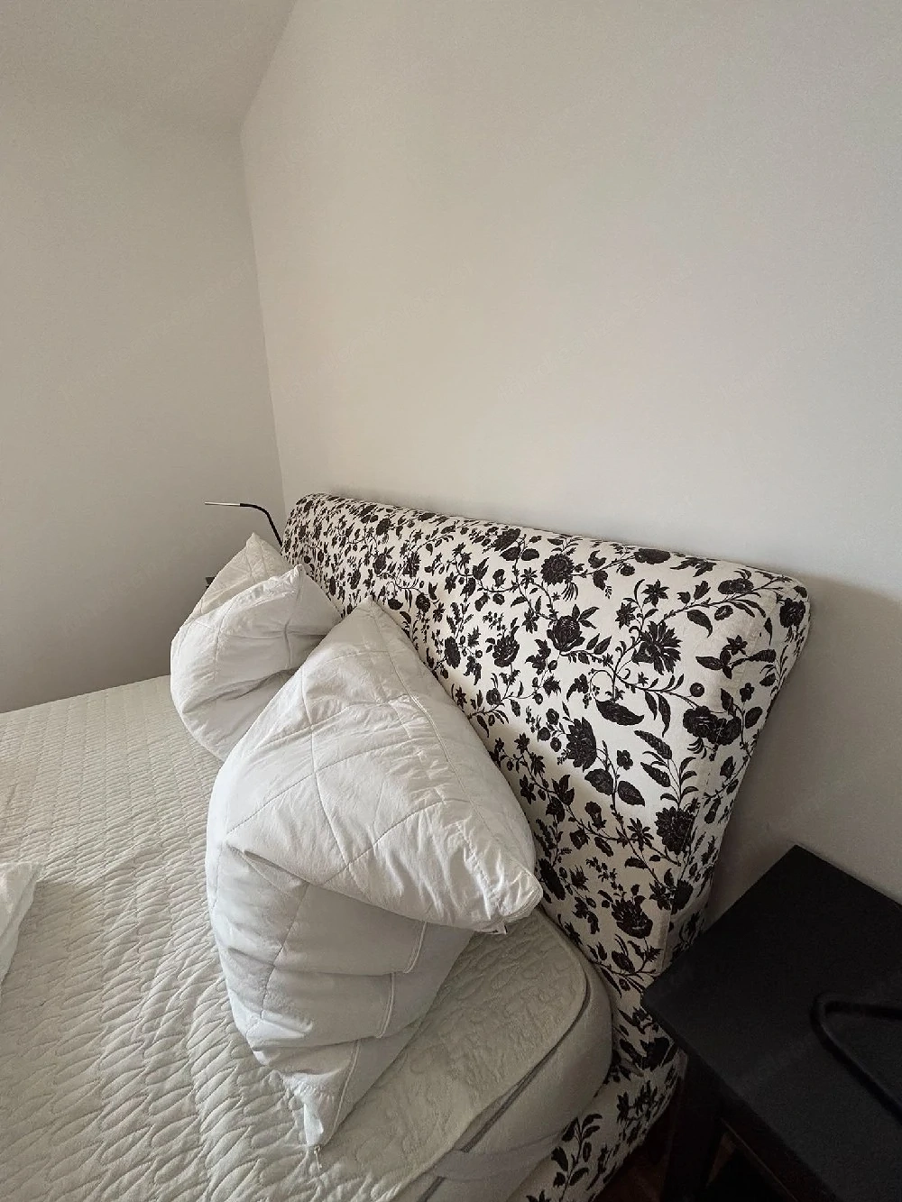 Bett mit Latenrost