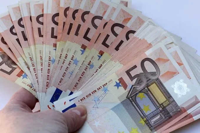 Kreditangebote: Lösen Sie Ihre Probleme und verwirklichen Sie Ihre Projekte  Wir bieten maßgeschneid
