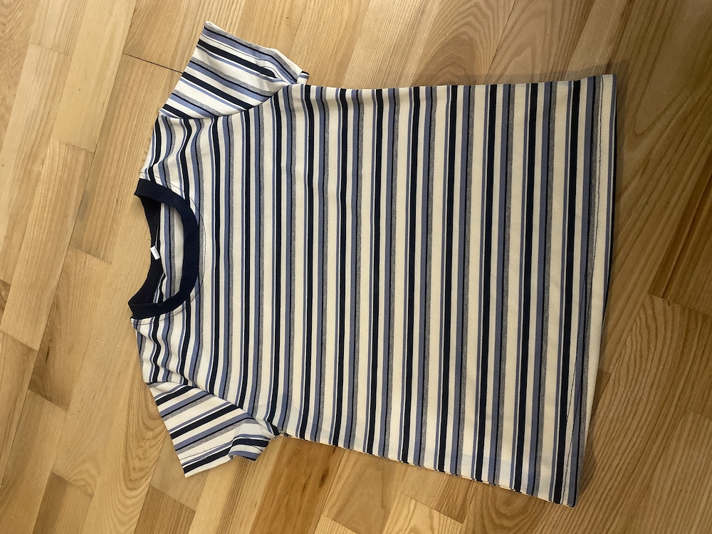 Mädchen T-Shirt Gr. 140 blau gestreift 