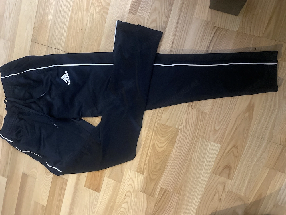 Turnhose Adidas Gr. 152 schwarz 