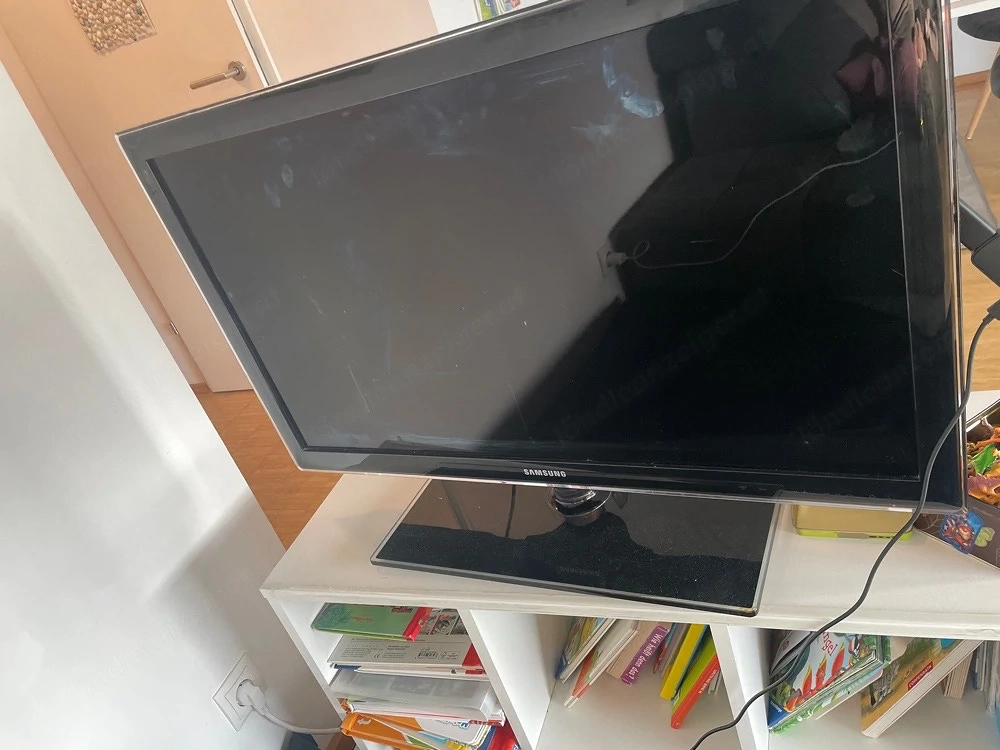 Gebrauchter TV  Fernseher mit Wackelkontakt