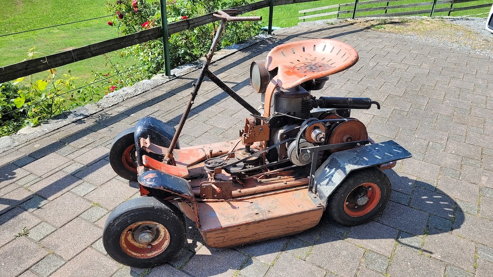 Rasenmäher Traktor Oldtimer
