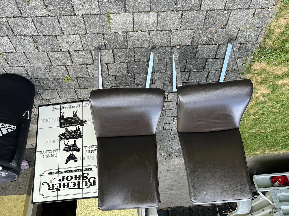 2 Stühle zu verschenken 