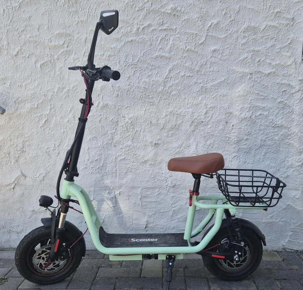 E-Scooter iScooter i12 mit Sitz, Korb & Spiegel   Nur kurz im Wohnmobil genutzt