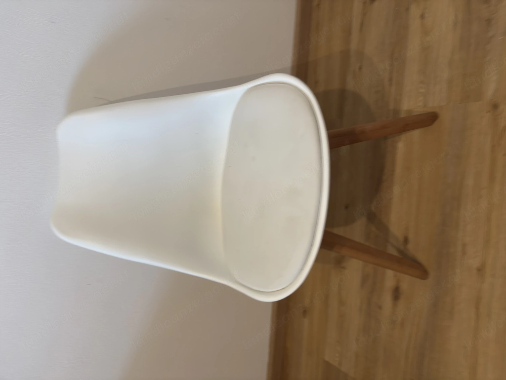2 Stk. Stühle mit Holzfüßen
