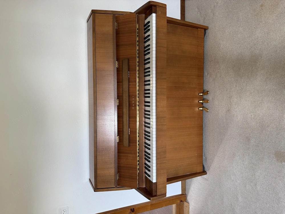 Schönes altes Kawai-Klavier zu verkaufen