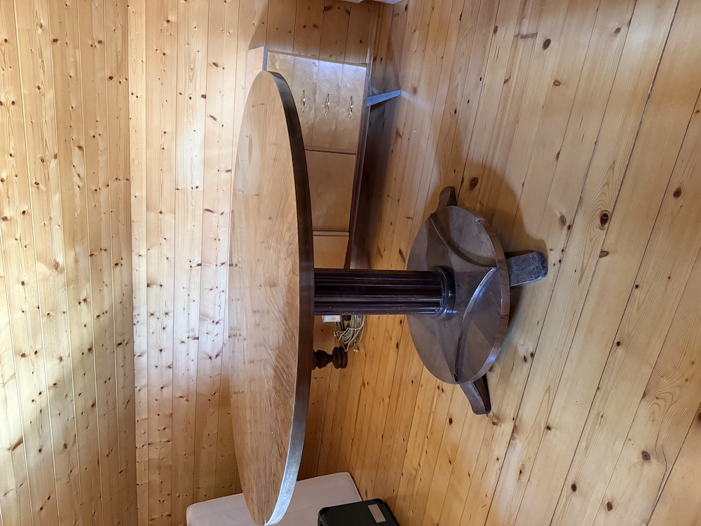 Schöner alter Holztisch zu verkaufen